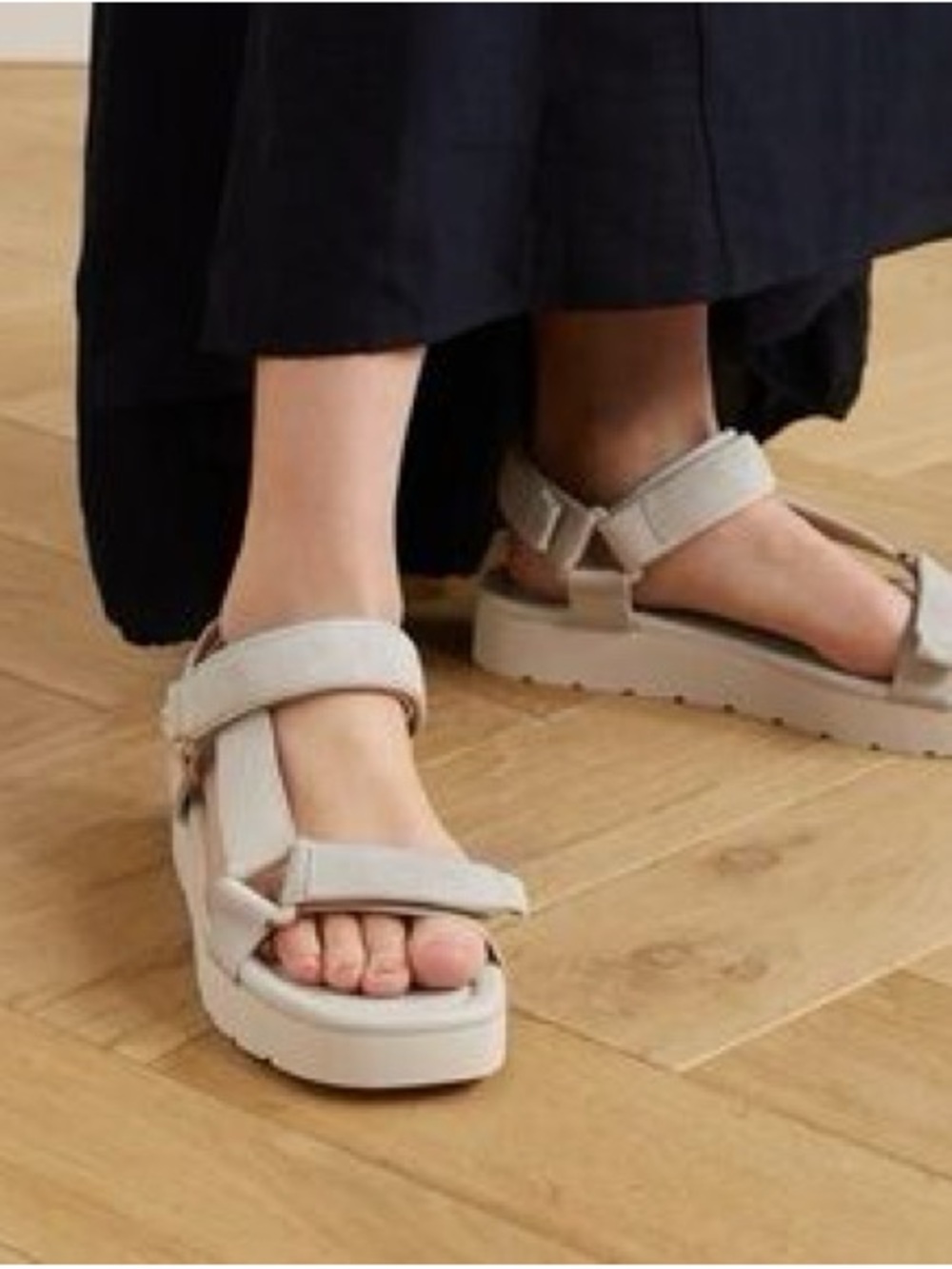 Vince  Sport Off White Textured Casual Sandals  size 36